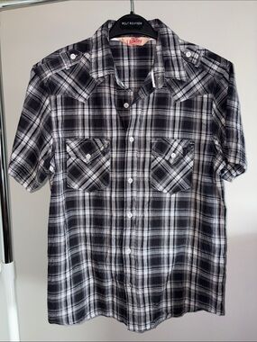 Men’s Black and White Plaid Short Sleeve Button-Up Shirt